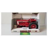 Case IH Farmall 706, NIB, Ertl, 1995