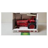 Case IH International 826, NIB, Ertl, 1995