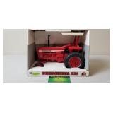 Case IH International 826, NIB, Ertl, 1995