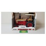 IH International 826, NIB, Ertl, 1995