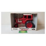 International 1568 V8 Tractor, NIB, Ertl, 1994