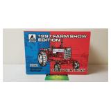 AGCO Farm Show Edition Oliver 1655, NIB, Ertl,