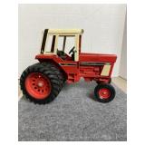 International 1586 series with Duals