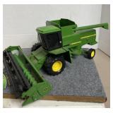 John Deere Titan II Combine