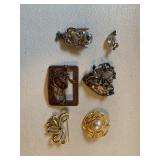 6 Pendants/Brooches