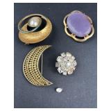 4 vintage Brooches / Pendants