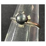 10K Ring Black pear/ white stone: 2.81 g size 6