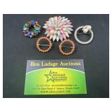 5 Brooches / Pendants