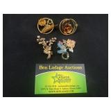 4 floral Brooches / Pendants