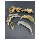 6 brooches Brooches / Pendants