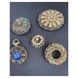 5 vintage Brooches / Pendants