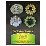 4 Brooches / Pendants