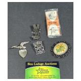 Brooches / Pendants