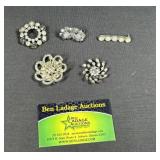 Brooches / Pendants