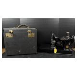 1946 Singer Featherweight 221-1 Sewing Machine