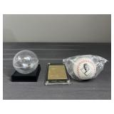 Willie Mays baseball with stand and 22k gold card