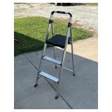 Rubbermaid 4 Foot Step Ladder