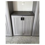 Small Suncast Plastic Storage Container