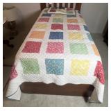 Full Size Patchwork Quilt with 2 Pillow Shams