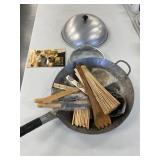 Wok & cooking utensils