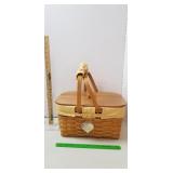 Longaberger Basket, 2002: Wooden Lid, Pivot