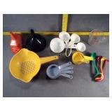 Measuring cups & Corrindar