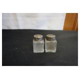 Pair of Vtg Glass S&P Shakers w/metal lid