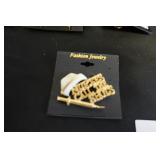NIP Fashion Pin