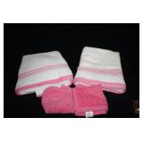 Collection of 2 Bath Towels & 2 Wash Cloths