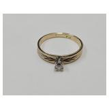 14 K Gold Ring with Diamond sz 5