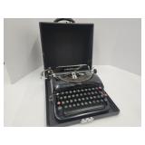 VintageRemingtonn Streamliner Typewriter w Case