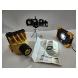 Quck Vise , CAT  LED Light & Mini Level w Tripod