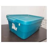 8 Gal Rubbermaid Storage Tote