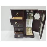 Dresser Box w/Necklaces+ 10'x13'