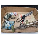 VTG Hand Mixer, Corsage Pins, Pinking Shears++