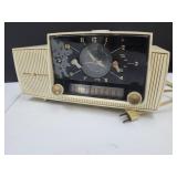 MCM G.E. MOdel 914D Vacuum Tube Clock Radio Works