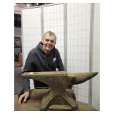 LARGE  29" Long  170 LB  ANVIL  Has Wood Stand