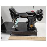 VTG Singer Featherweight  Model 221  VGC w Case +