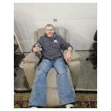 Lazy Boy Adj Chair  VGC Headrest Needs Cleaned