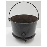 Erie NO. 8 Cast iron Cowboy Footed Kettle