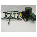 John Deere Metal & Plastc Tractor & Disc w issues