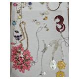 Costume Jewelry Lot Daisy Ring & Necklace+
