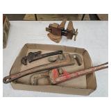 3.5" Bench Vise & Pipe Wrenches