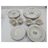 VTG 20 Pc. Serving for 4 Farmhouse Theme
