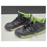 US 3 Youth Jordan Shoes green/black