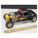 VTG CAR Metal Car Art Wheels go Round 12.5 "L