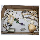 Vintage Costume Jewelry  Brooches, Compacs +