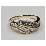 14k 585 Gold Ring with Diamonds SZ 5.5