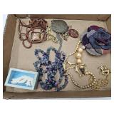 Costume Jewelry Necklaces & Brooches
