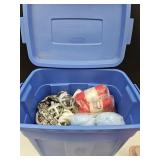 18 Gallon Rubbermaid w/Yarn NICE LOT
